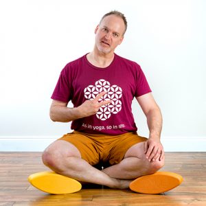 3 minute egg yoga